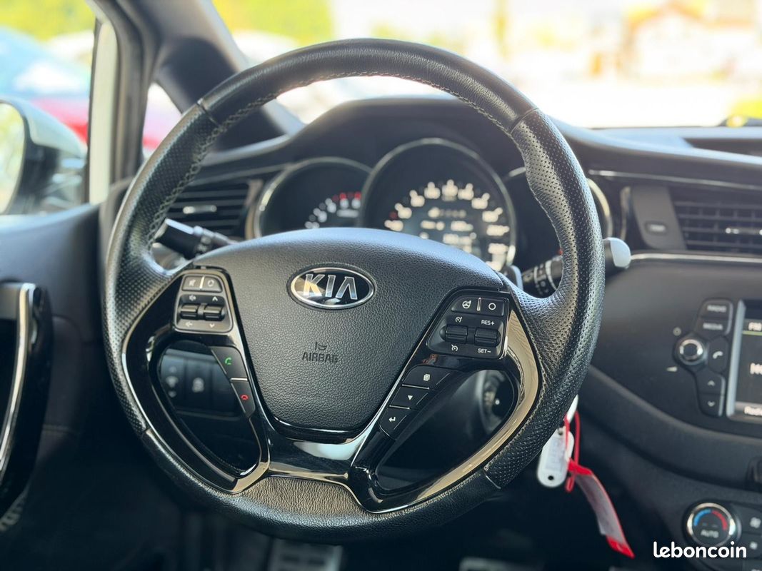 KIA CEE'D 1.6 CRDi 136 ch ISG GT Line DCT7 (image 9)