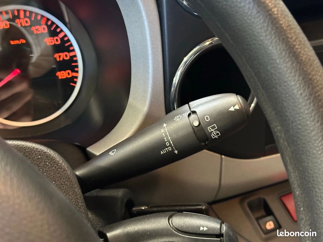 Peugeot PARTNER Outdoor 1.6 HDI 92ch - SECONDE MAIN - RÉVISION À JOUR - KIT DISTRI À JOUR (image 20)