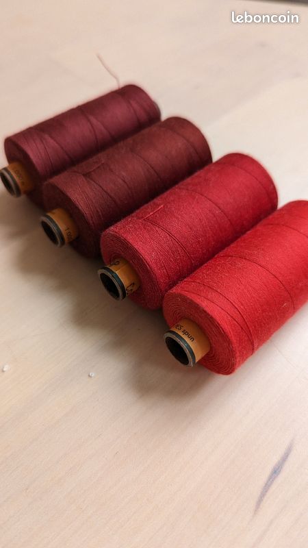Tissu au mètre ou rouleau, boutons, fils Neufs (image 9)