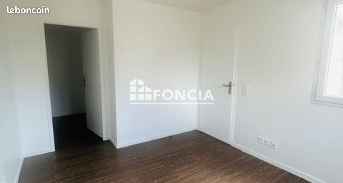 Apartment (image 11)