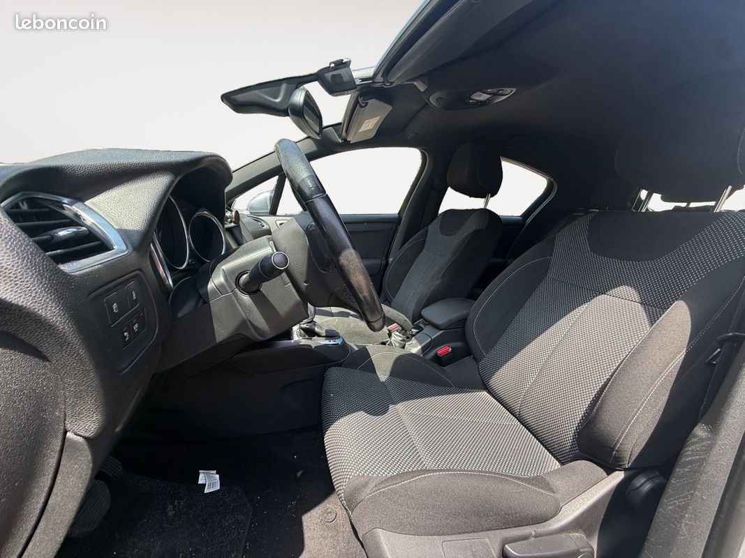 DS DS4 BlueHDi 120 SS EAT6 Sport Chic (image 9)