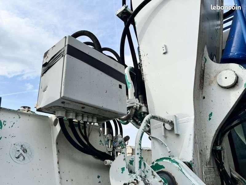 Liebherr R924B HD-SL + PINCE A FERRAILLES (image 19)