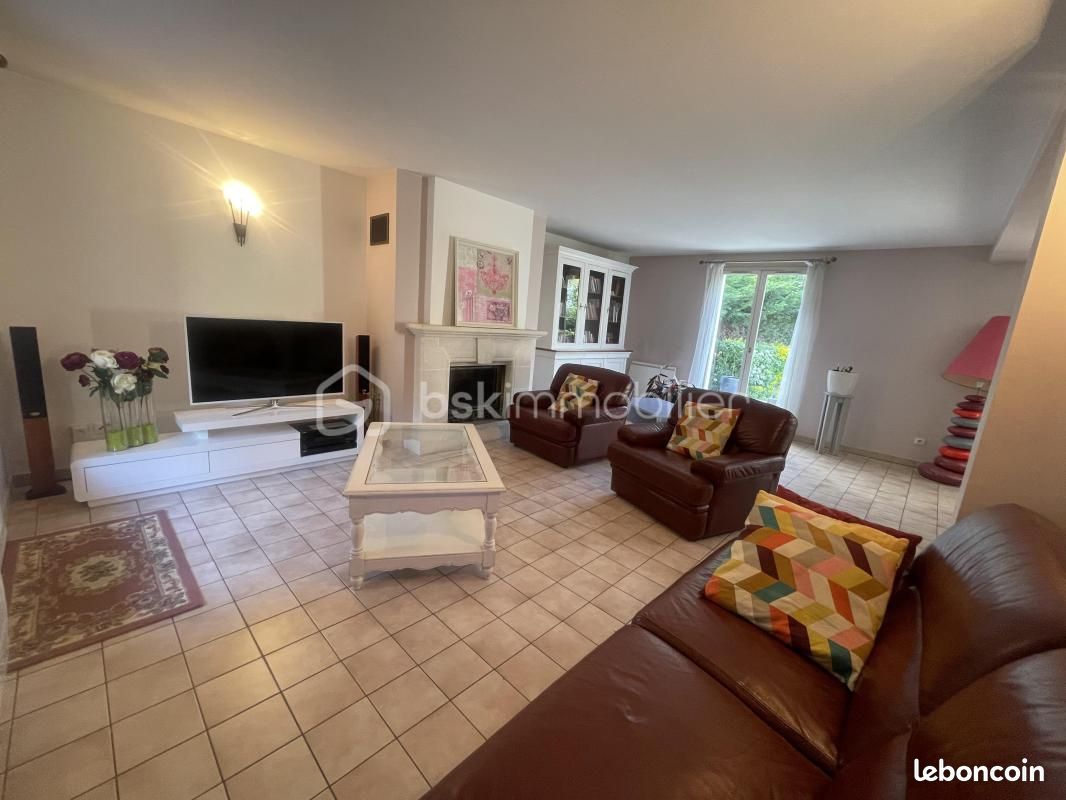 Maison 5 pièces 104 m² · à Égly · 104 m² · 325 000 €