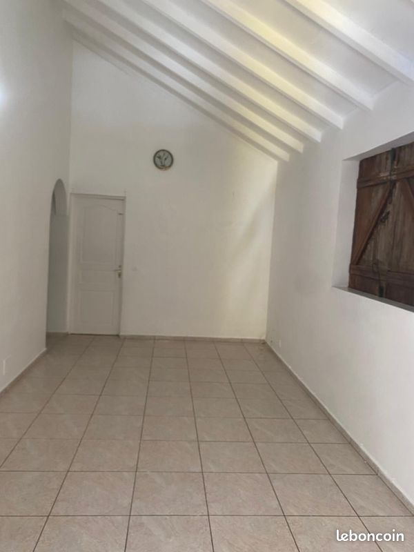 Appartement 4 pièces 100 m² · à Le Gosier · 100 m² · 700 €/mois