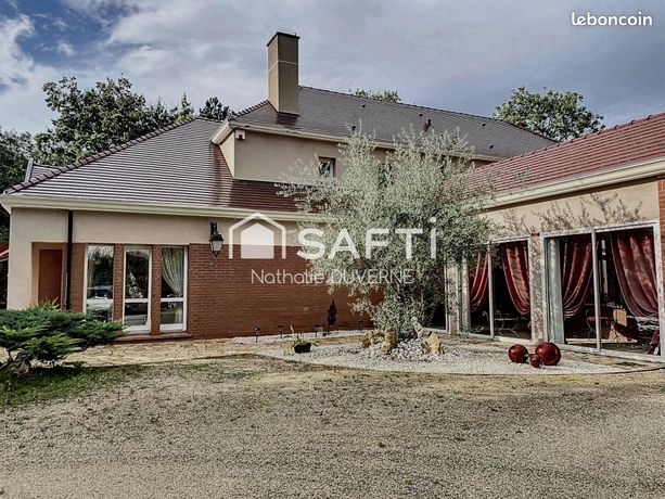 Villa 7 pièces 242 m²