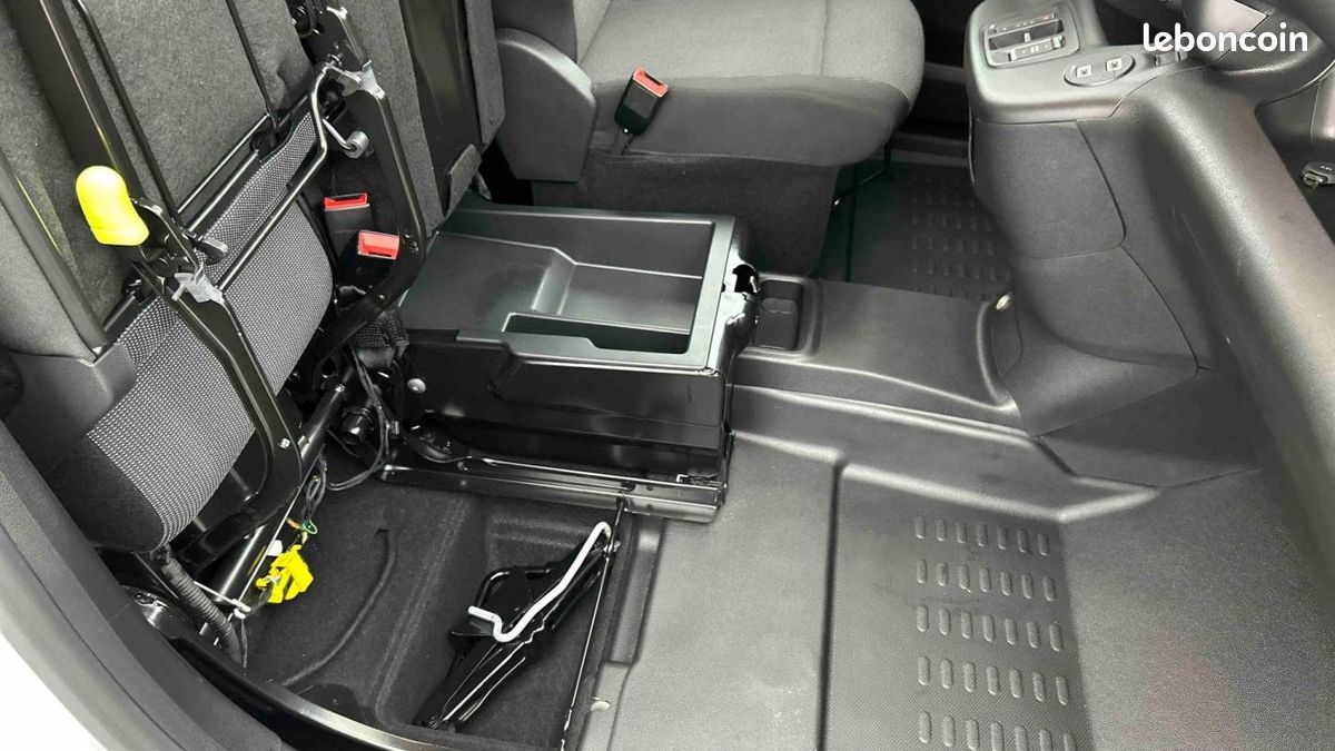 Peugeot Partner FOURGON M 650 KG BLUEHDI 130 S&S EAT8 (image 28)