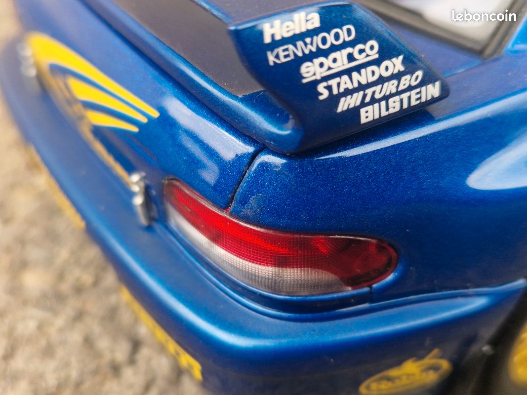 Subaru AutoArt 1:18 Noir Et Or Racing Division - Avec Boîte