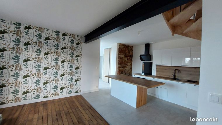 Maison de bourg rénovée avec jardin – Emplacement rare, à deux pas des commerces et services