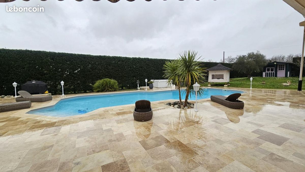 Villa 10 pièces 240 m² - La Lande-de-Fronsac 33240 (image principale 10)