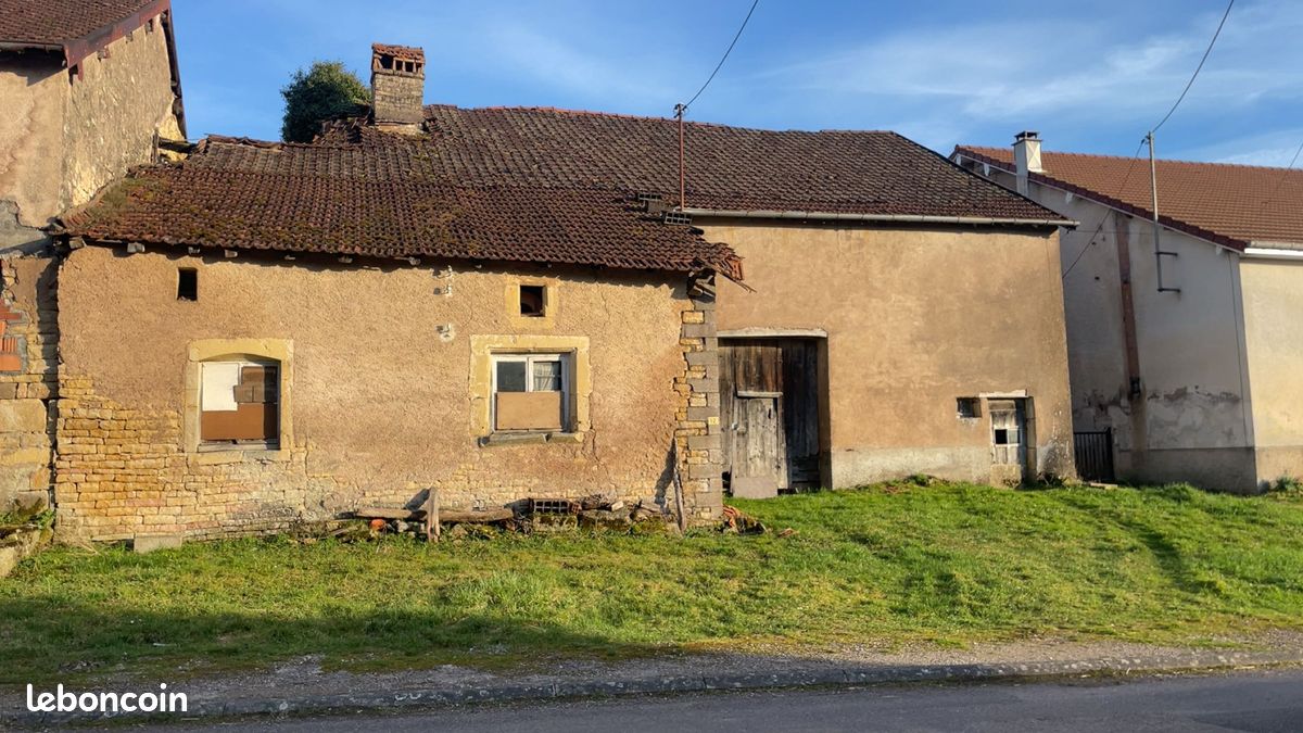 Maison 5 pièces 200 m² · à Lure · 200 m² · 15 000 €