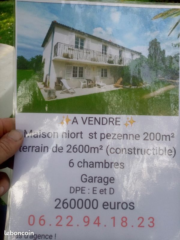 Maison 14 pièces 200 m² · à Niort · 200 m² · 26 000 €