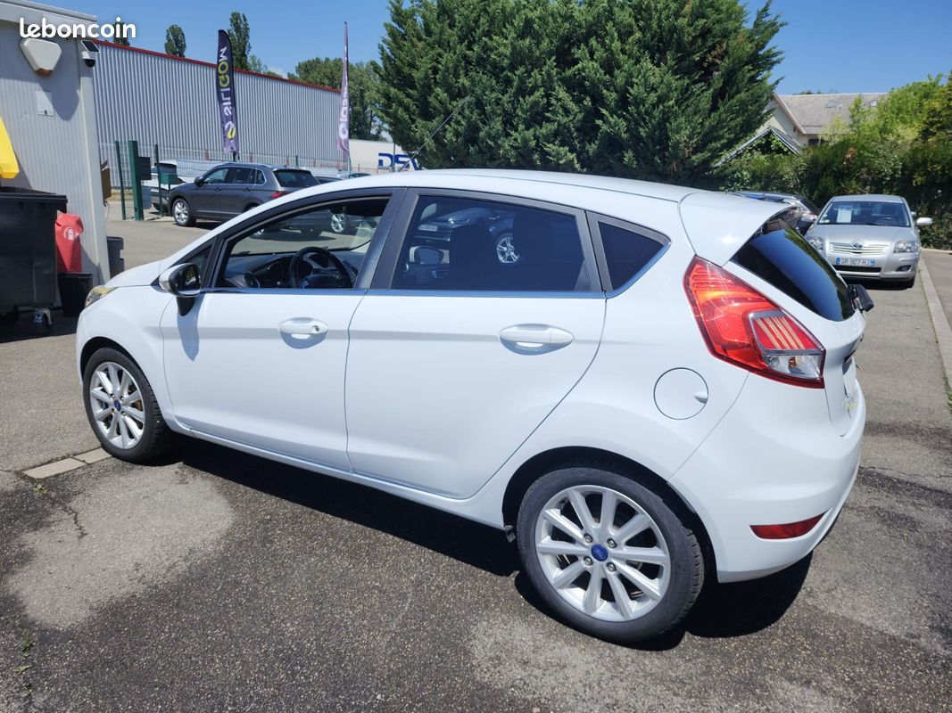 FORD Fiesta 1.5 TDCI 95ch - Titanium (image 6)