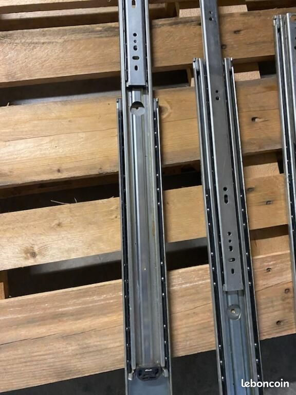 Rails montes sur glissieres a billes (image 1)
