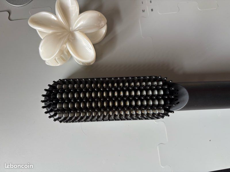 🌸Brosse Lissante / Hair Straightener Brush – Très bon état 50 (image 2)