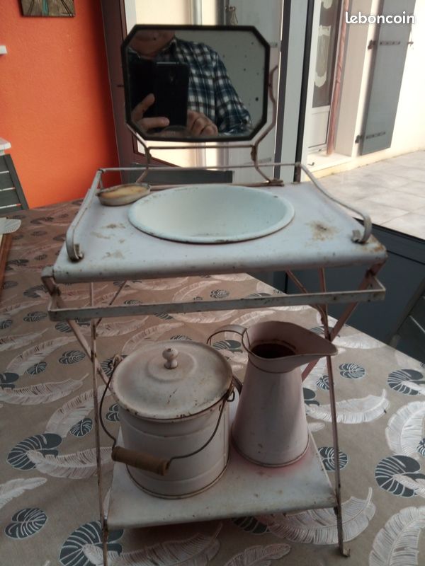 Table de toilette de poupée (image 1)