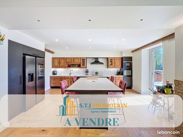 Propriété 10 pièces 261 m²