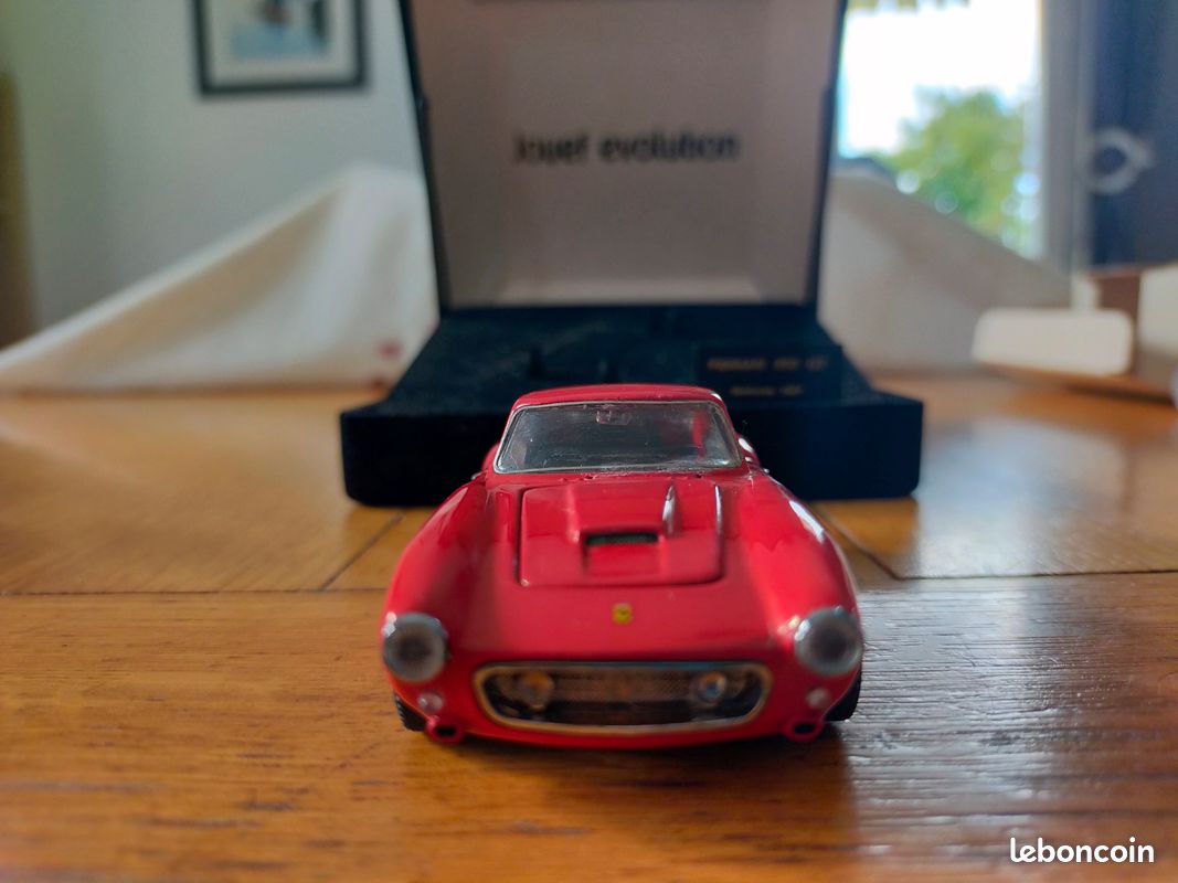 JOUEF EVOLUTION FERRARI 250GT BERLINE GT SANS BOITE 1/18 B2 JOUEF EVOLUTION FERRARI 250GT BERLINE GT SANS BOITE 1/18 B2