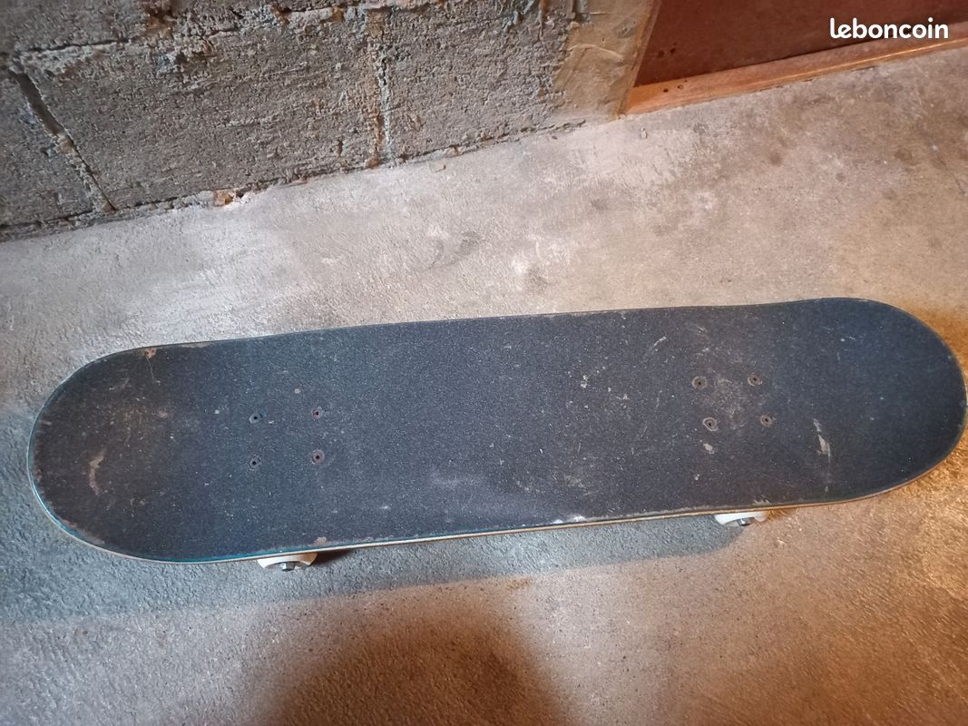Skateboard (image 2)