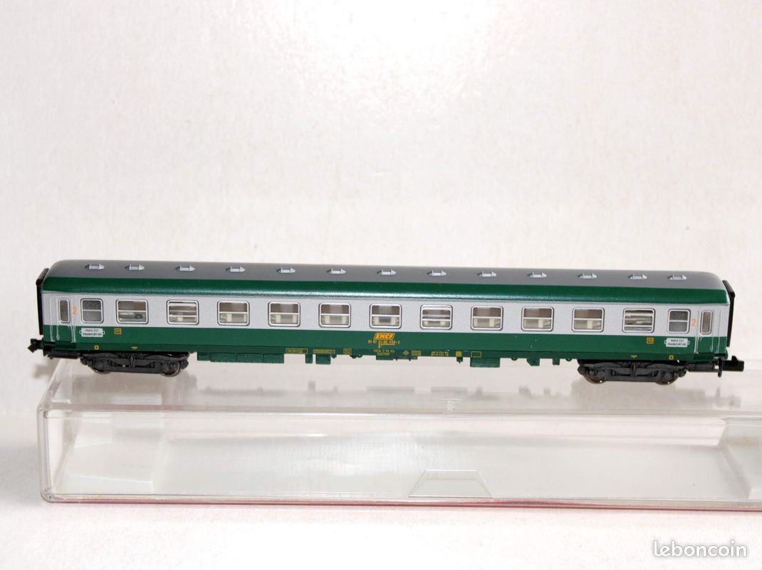 Voiture voyageurs à bogies OCEM-FL 2ème classe type B9 myfi 26192