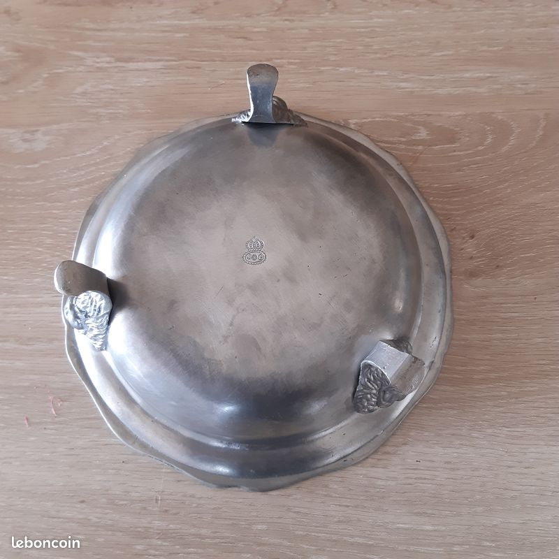 Assiette creuse, pattes de lions en étain (image 3)