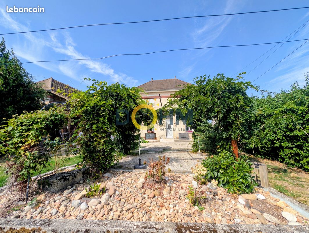 Maison 5 pièces 104 m² · à La Bâtie-Montgascon · 104 m² · 195 000 €
