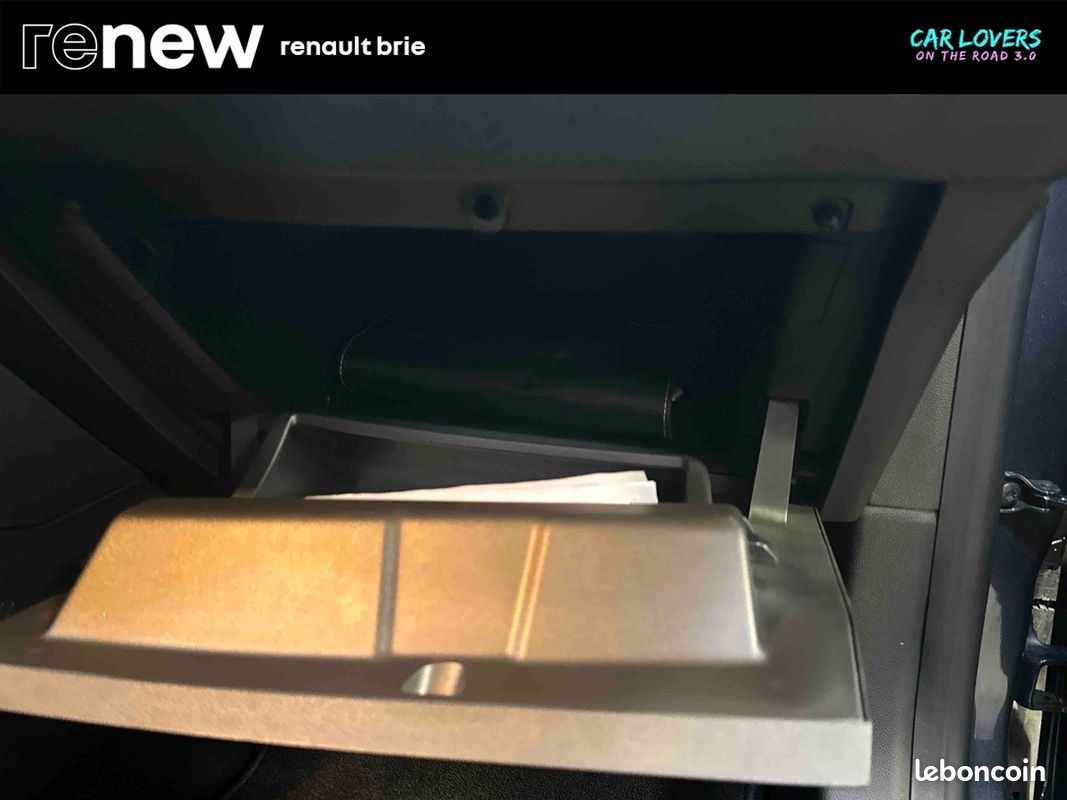 RENAULT Clio E-Tech 140 - 21 Business (image 24)