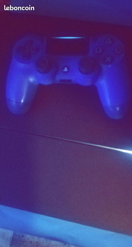 PS4 slim (image 2)