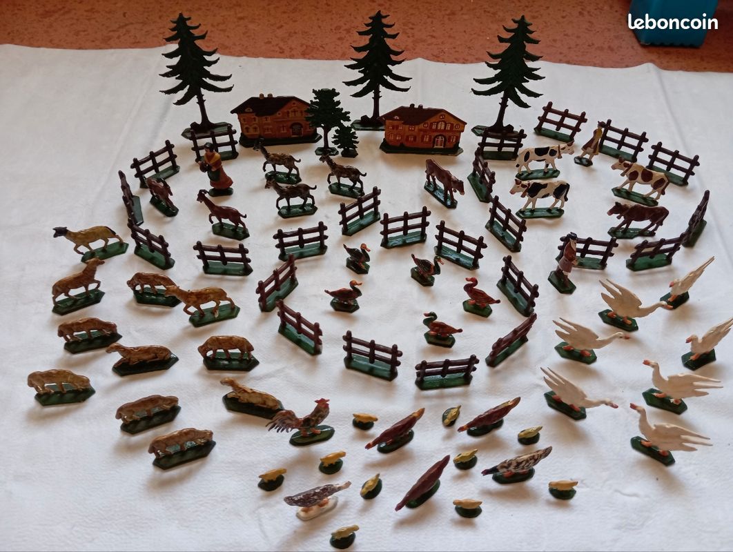 LOT DE PLUS DE 50 ANIMAUX PLOMB CREUX BLANCHERIES FRERES BF