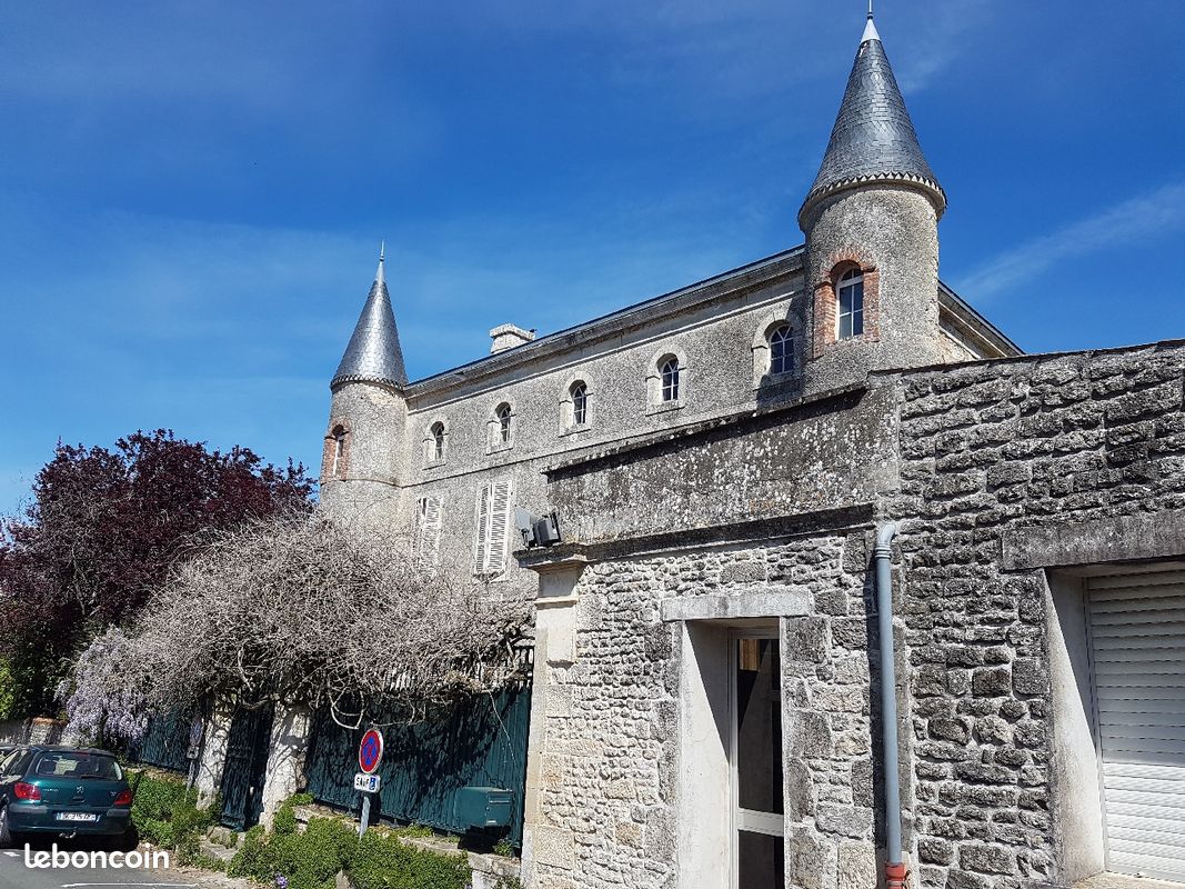Maison 10 pièces 188 m² · à Coulonges-sur-l'Autize · 188 m² · 275 000 €