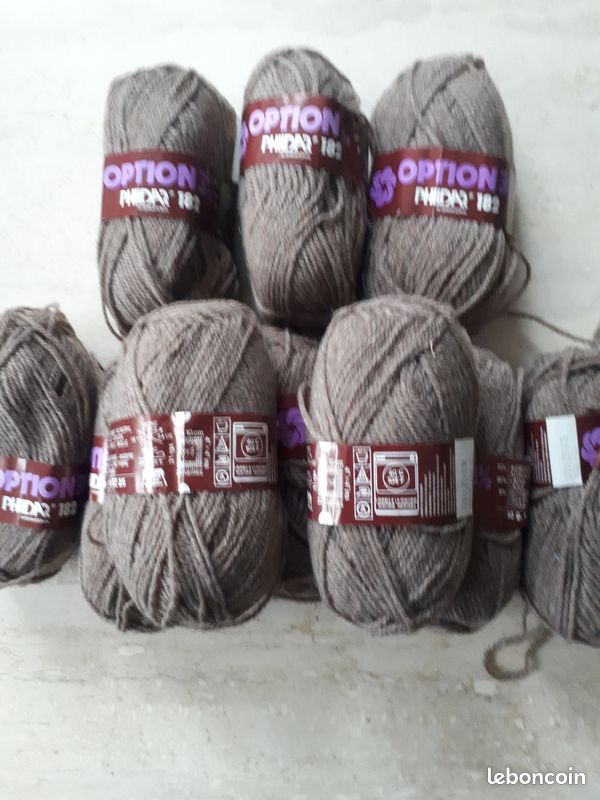 Lot 13 pelotes de laine (image 1)