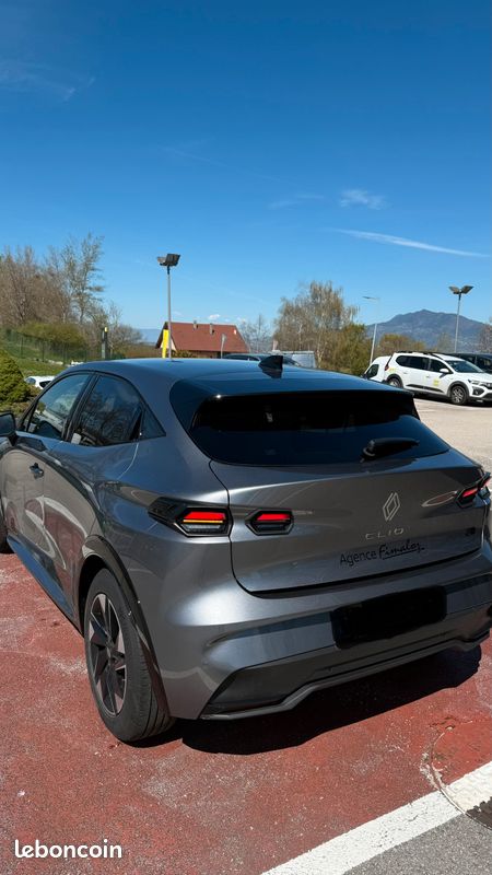 Nouvelle Clio full hybride e-tech 1.8l 160cv finition techno (image 4)