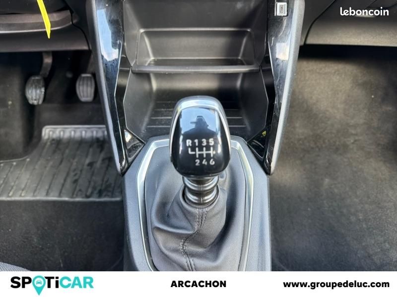 Peugeot 2008 1.2 PureTech 100ch S&S Active (image 16)