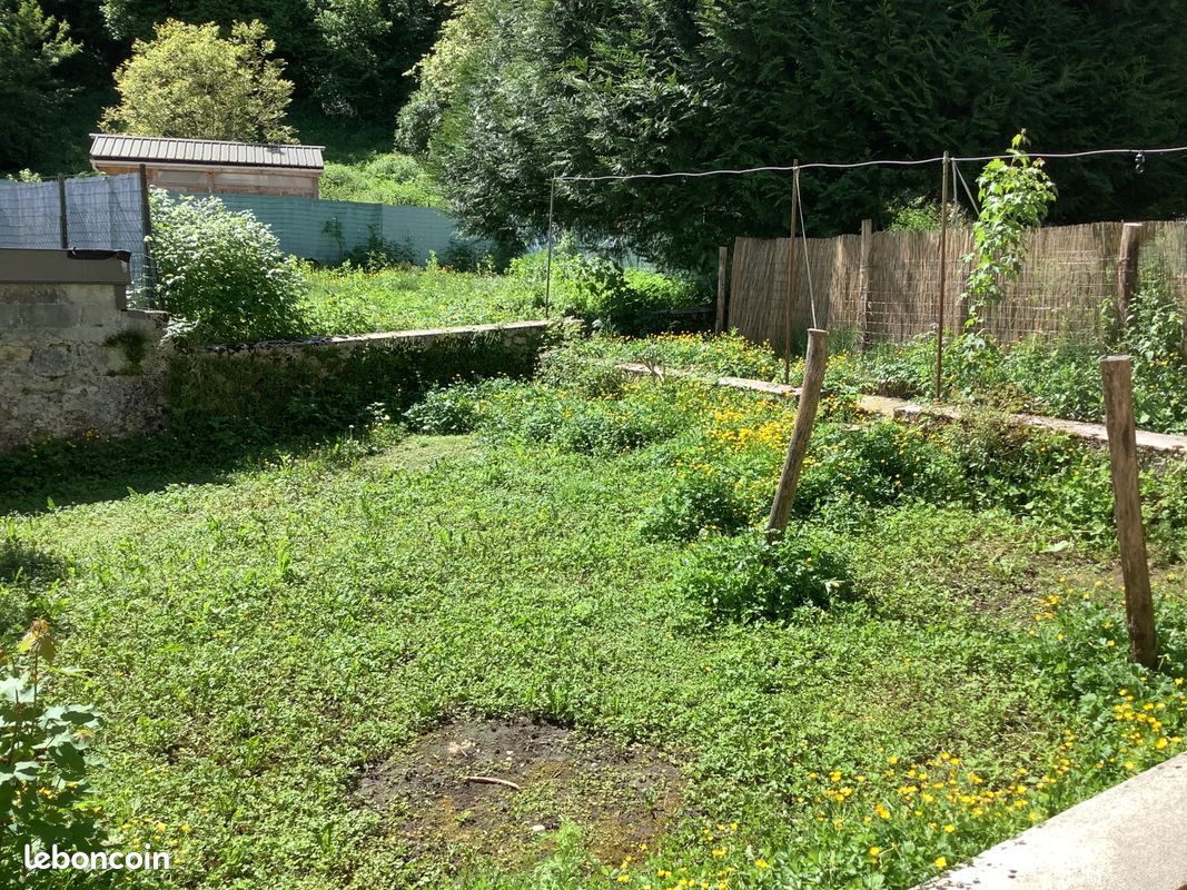 Local commercial 215 m² · à Saint-Claude · 215 m² · 235 000 €