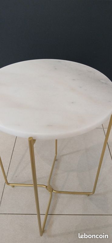 Petite table basse design en marbre (image 2)