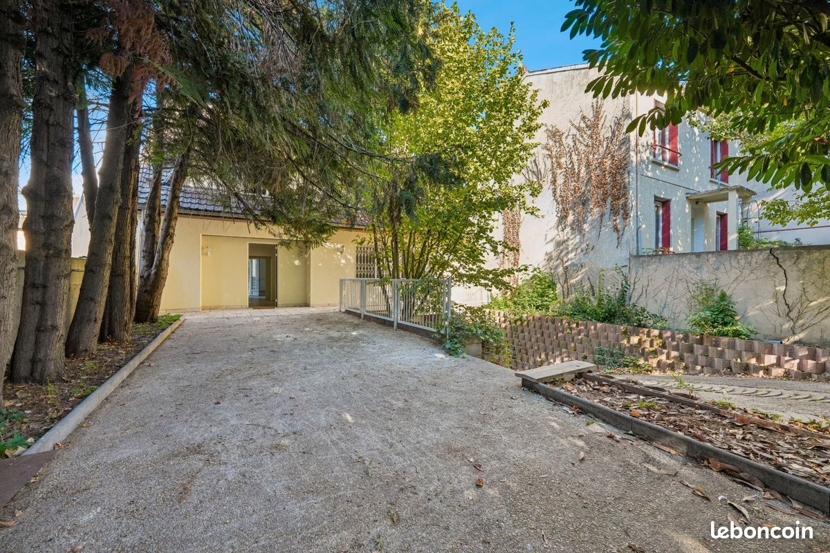 Maison 6 pièces 200 m² · à Montreuil · 200 m² · 614 000 €