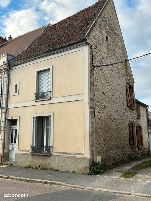 Maison 5 pièces 123 m² · à La Croix-en-Brie · 122,7 m² · 122 000 €