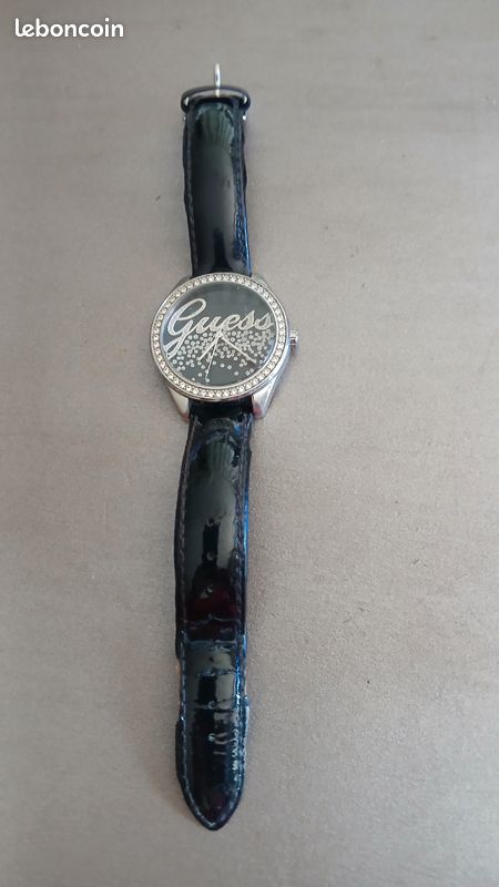 Montre GUESS avec brillants (image 1)