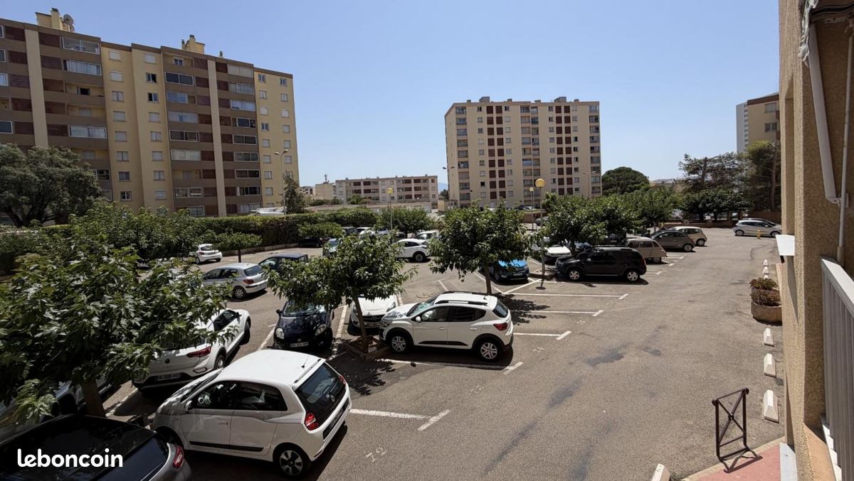 Appartement 4 pièces 94 m² · à Ajaccio · 94 m² · 1 050 €