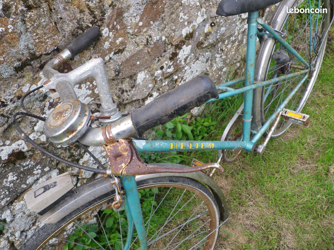 Ancien Insigne De Tête De Vélo HÉLIUM – Cycles Français – Vintage