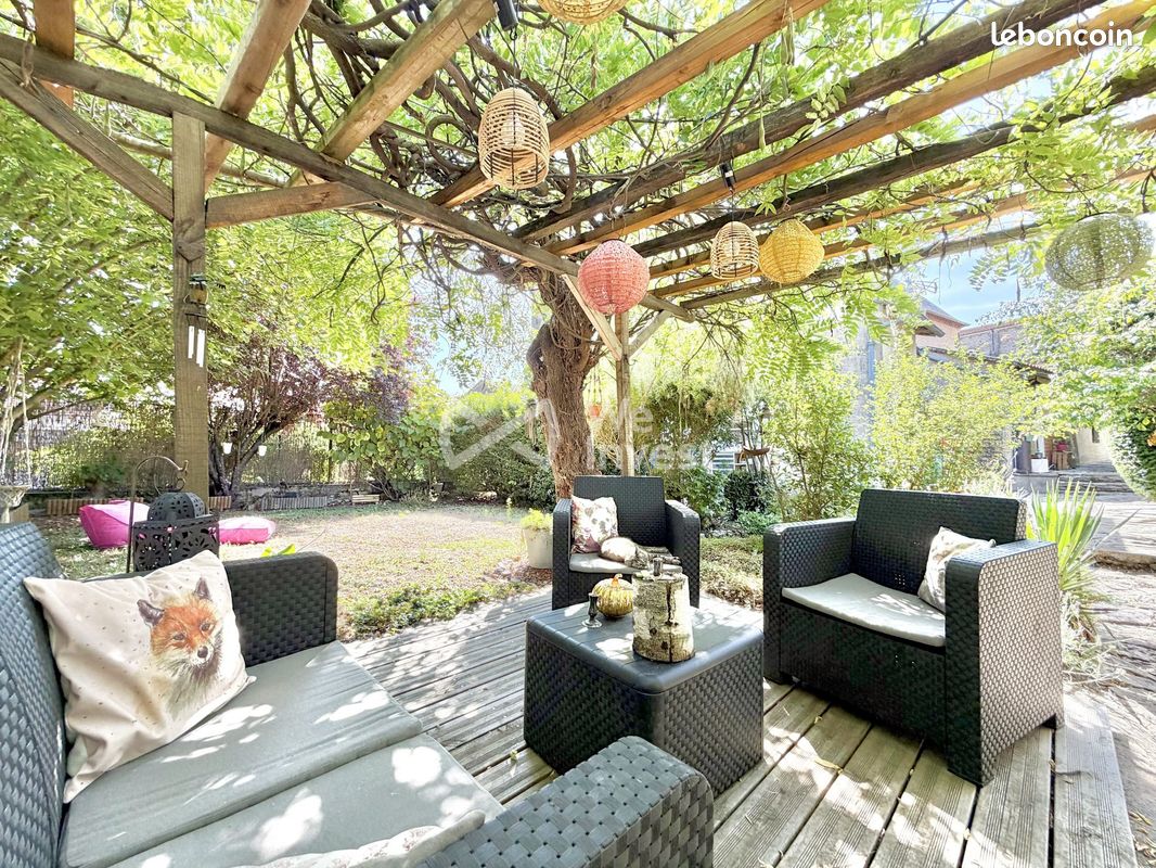 Maison 6 pièces 200 m² · à Thuret · 200 m² · 274 900 €
