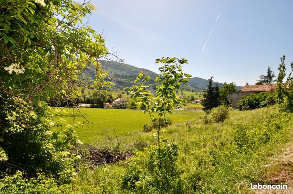 Terrain 591 m² · à Méailles · 40 000 €