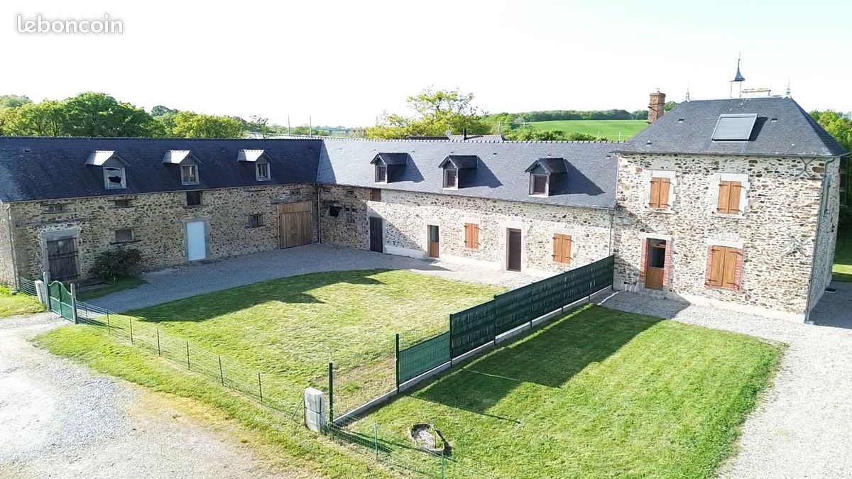 Maison 11 pièces 330 m² · à Saint-Berthevin · 330 m² · 480 000 €