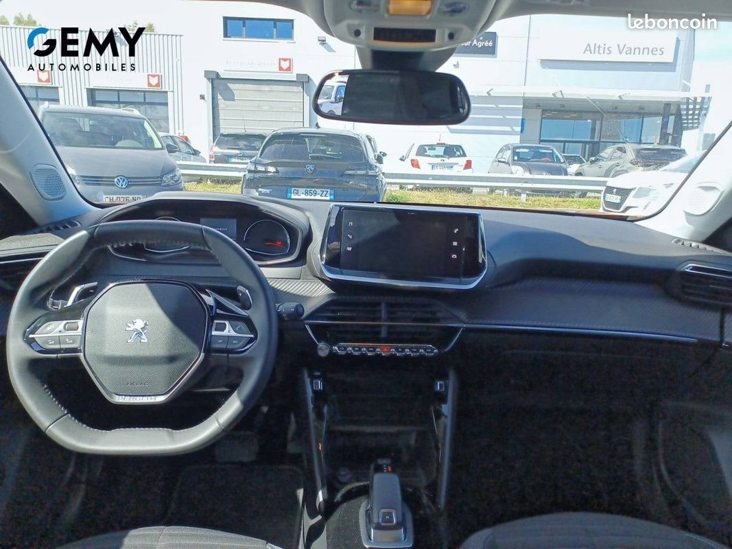 PEUGEOT 2008 PureTech 130 S&S EAT8 Style (image 8)