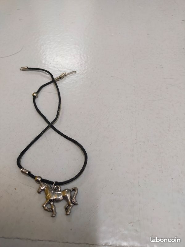 Collier avec pendentif cheval (image 1)