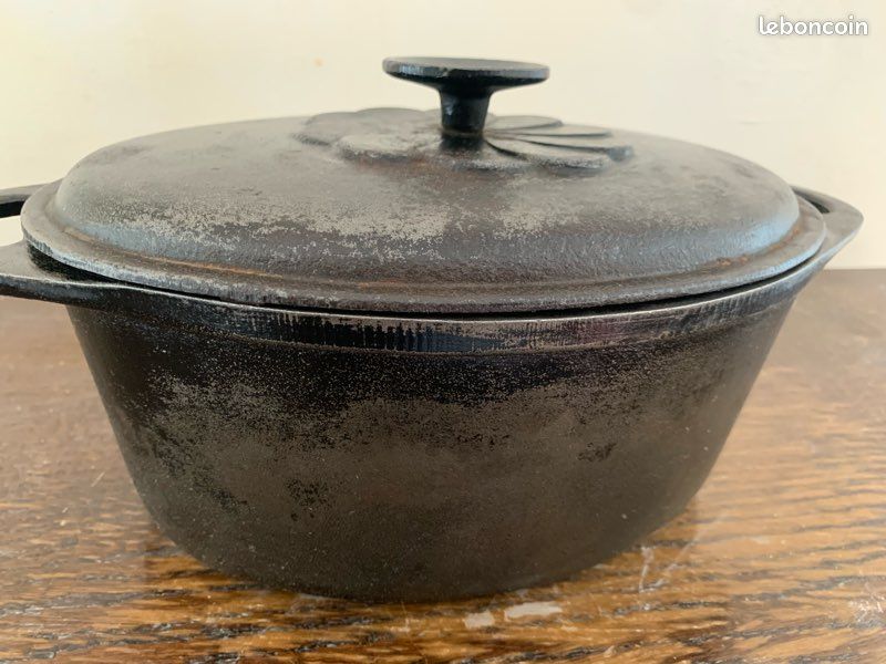 Cocotte ovale en fonte emaillée, capacité 8 litres - Matériels Cuisine