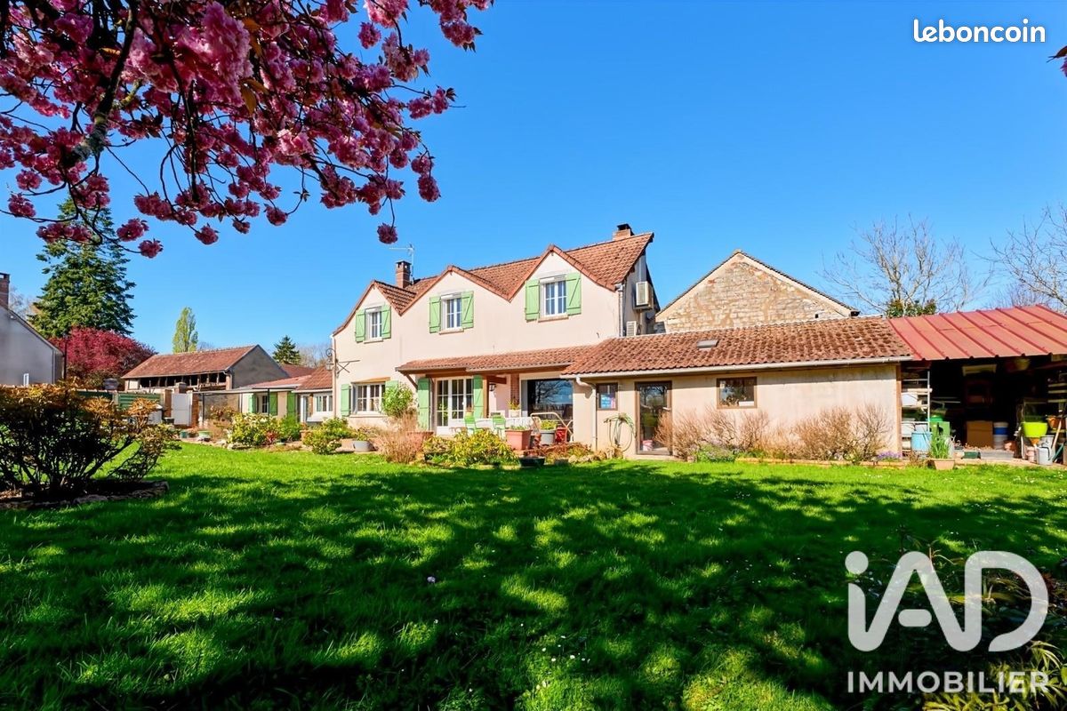 Maison 7 pièces 198 m² · à Bussy-en-Othe · 198 m² · 295 000 €