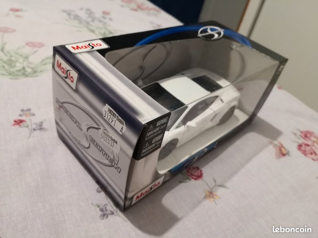 Miniature Lamborghini 1/24 (image 5)