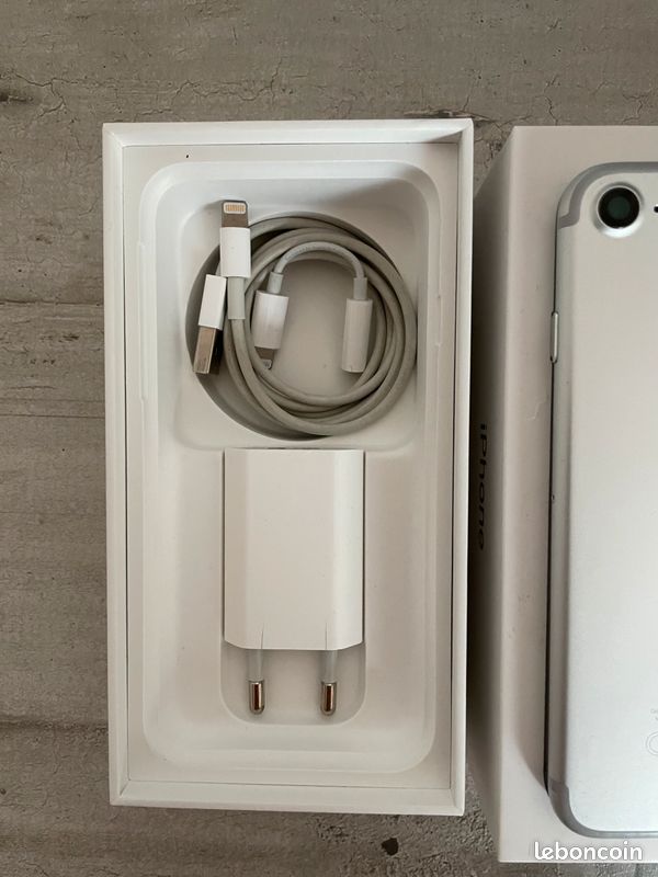 Iphone 7 128Go +accessoires (image 1)