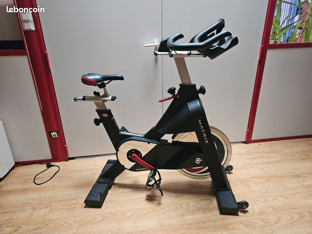 Vélo de Spinning Matrix IC3 – Parfait état Vélos