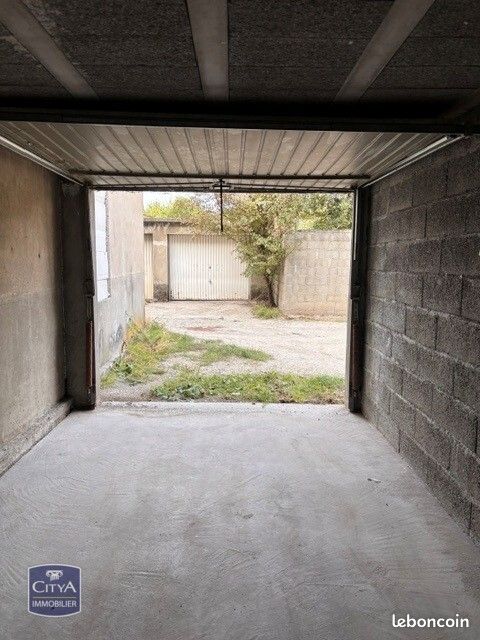 Parking Grenoble · 16 000 €